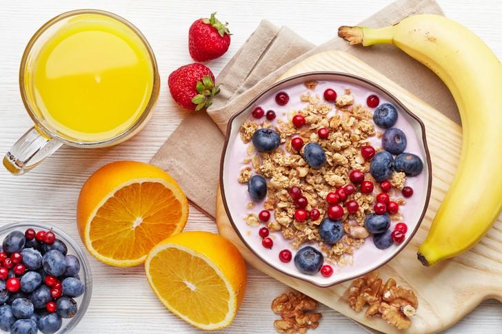 Нет необходимости думать дважды: 5 идей здорового завтрака на каждый день - не тратьте время по утрам впустую