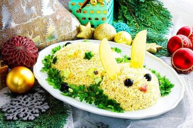 Салат из кролика с ветчиной кукурузой и рисом на Новый год 2023