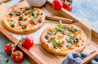 Мини-пицца с моцареллой и помидорами, пошаговый рецепт с фото