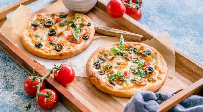 Мини-пицца с моцареллой и помидорами, пошаговый рецепт с фотографиями