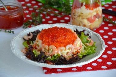 Королевский салат с лососем