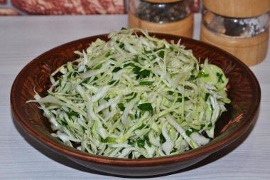 Салат из капусты с уксусом и маслом