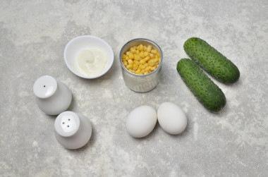 Огурец яичный салат майонез кукуруза