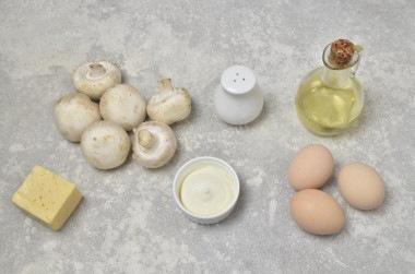 Салат с грибами, яйцом и сыром