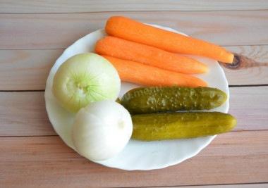 Салат с печеными огурцами и морковью