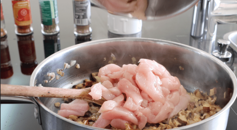 Самая вкусная и нежная куриная грудка в сливочном соусе, рецепт с фото пошагово