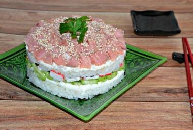 Салат из суши-торта