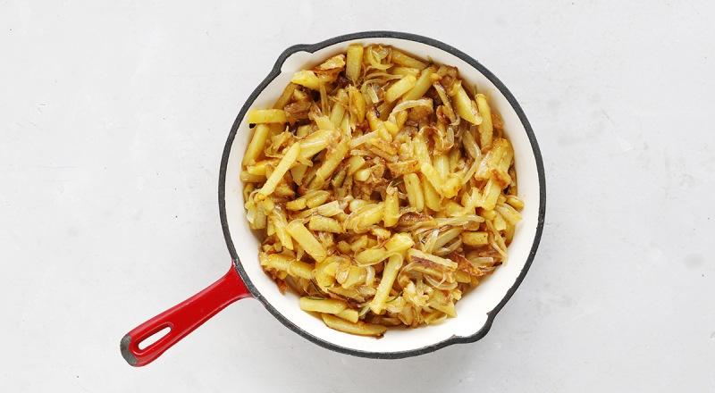 Жареная картошка с луком на сковороде, пошаговый рецепт с фото