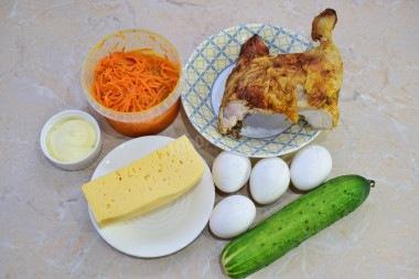 Салат с корейской морковью и копченой курицей