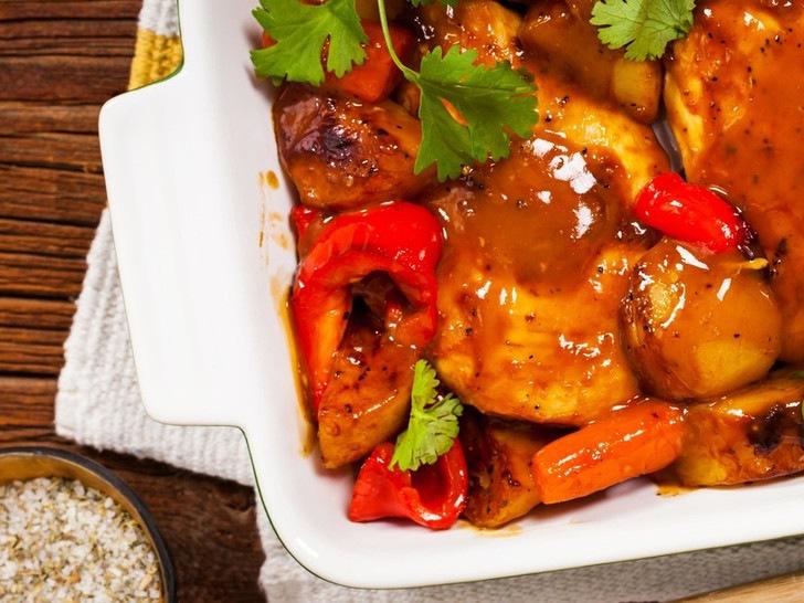 Курица с тушеным перцем и помидорами: простой рецепт ужина, который никого не оставит равнодушным