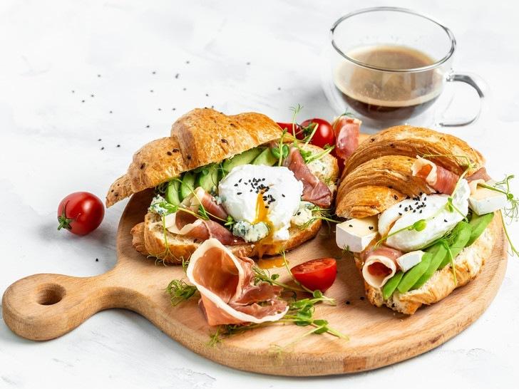 Найдите на кухне: 6 продуктов, которые все итальянцы едят на завтрак — и они есть у вас в холодильнике