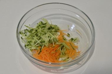 Салат из фунчозы с корейскими овощами