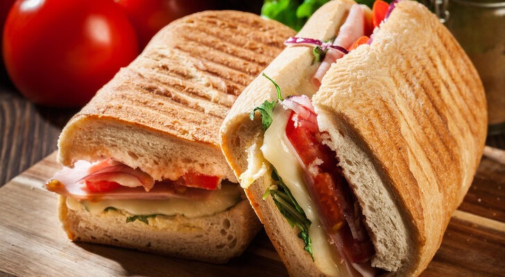 Сытный перекус: лучший рецепт сэндвичей по-итальянски, которые быстро утолят голод