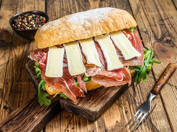 Сытный перекус: лучший рецепт итальянского сэндвича, который быстро утолит голод