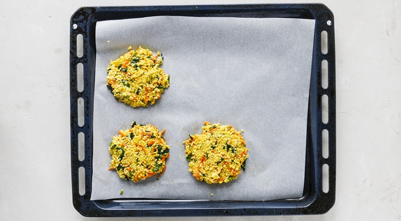 Пшенные лепешки с морковью и шпинатом, пошаговый рецепт с фото на 420 ккал