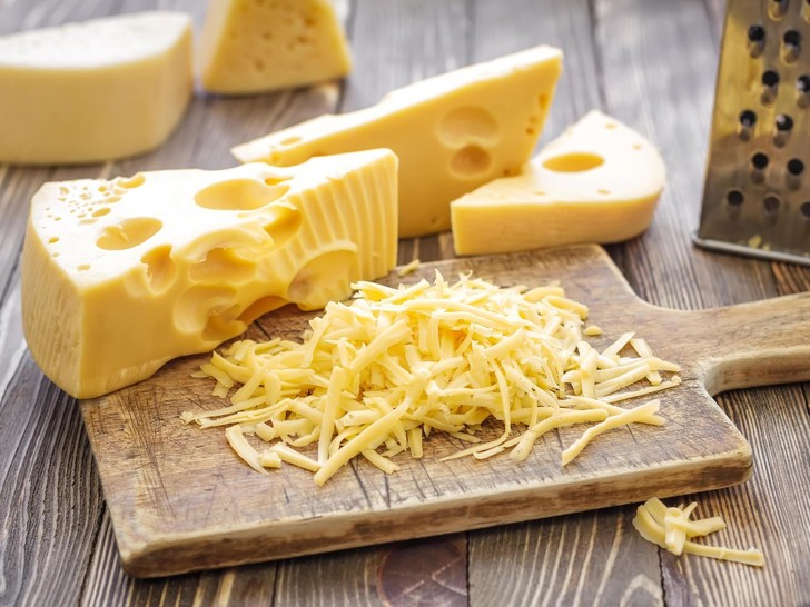 Кошмар шеф-повара: как натереть сыр (даже если это не терка)