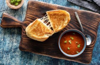 Фанатам сыра: простой рецепт хрустящих тостов на завтрак всего за 5 минут