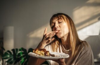 Остановите себя: 11 вредных привычек, которые развивают зависимость от еды