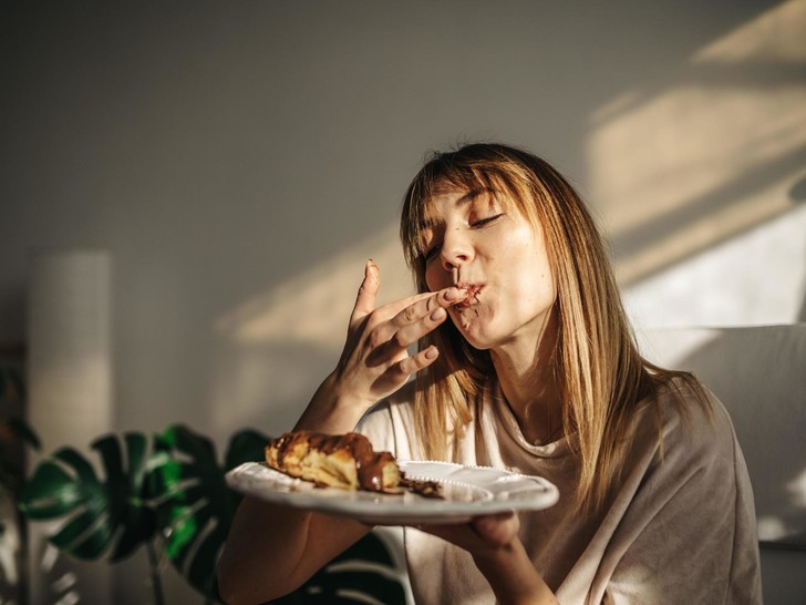 Остановите себя: 11 вредных привычек, которые вызывают пищевую зависимость