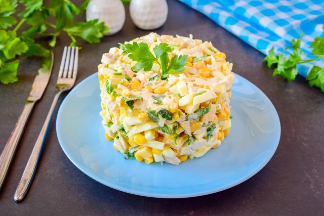 Салат с кукурузой, яйцом и сыром