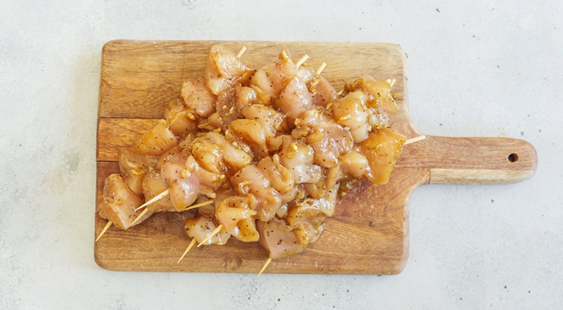 Шашлык из куриной грудки на сковороде, пошаговый рецепт с фото на 607 ккал