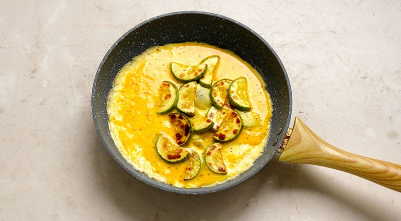 Омлет с кабачками и сыром — пошаговый рецепт с фото на сайте Гастрон