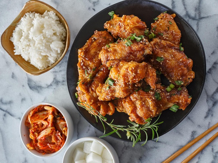 Пряно и сочно: рецепт жареной курицы по-корейски — блюдо, которое никого не оставит равнодушным