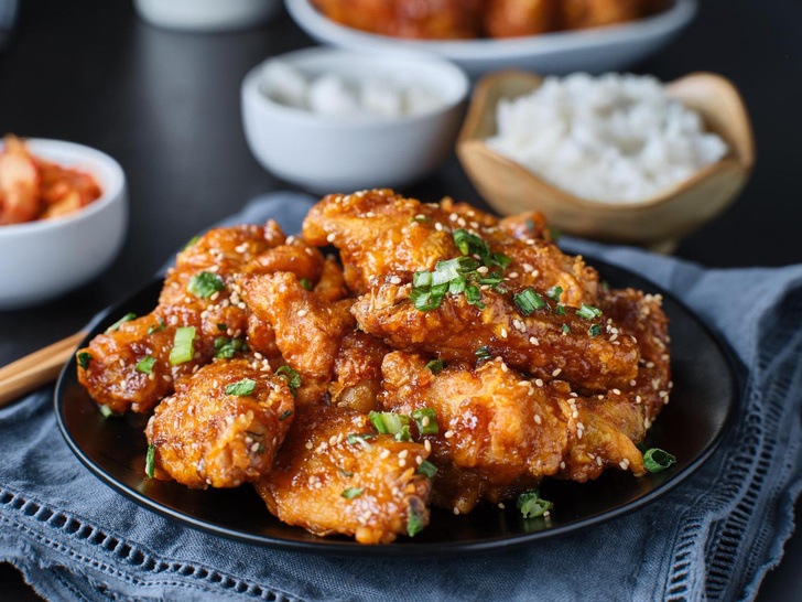 Пряно и сочно: рецепт жареной курицы по-корейски — блюдо, которое никого не оставит равнодушным