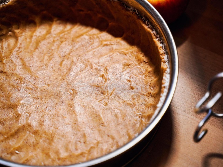 Вкус детства: рецепт желейного малинового пирога, который хранили в секрете наши бабушки