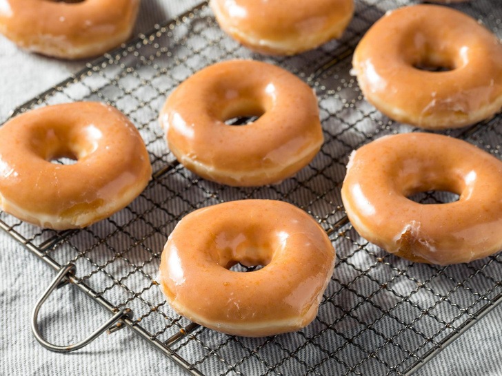 Глазированные пончики за 30 минут: быстрый рецепт без дрожжей