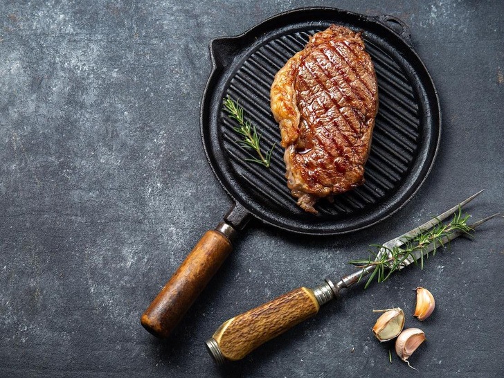 Как приготовить стейк на сковороде: мясные секреты идеальной прожарки