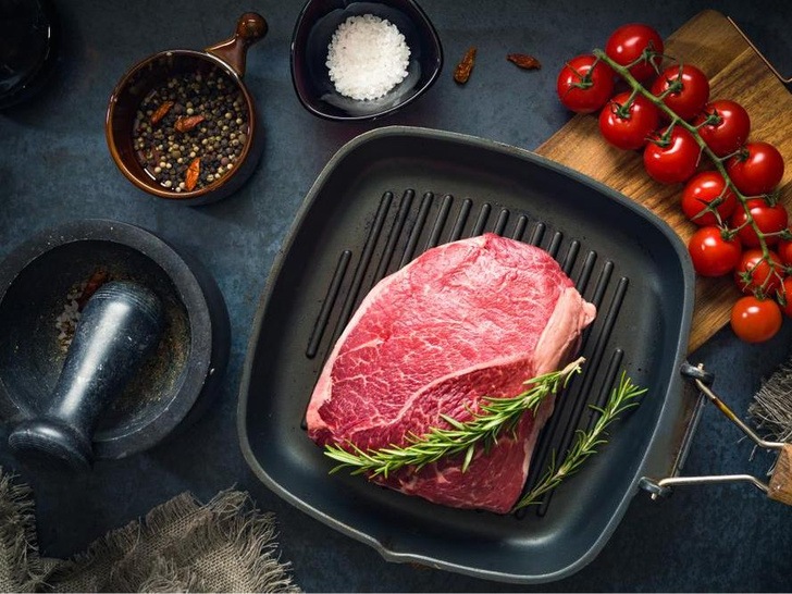 Как приготовить стейк на сковороде: мясные секреты идеальной прожарки