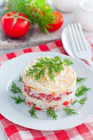 Салат крабовые палочки помидоры яйцо сыр