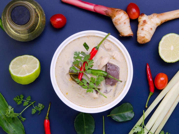 Тайский куриный суп: рецепт ужина за 30 минут, который сведет всех с ума