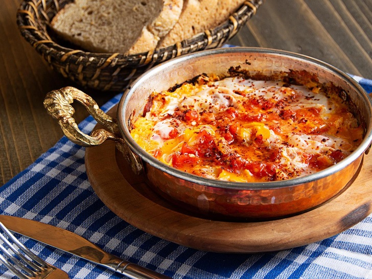 «Турецкая яичница»: как приготовить менемен — вкусный и сытный завтрак