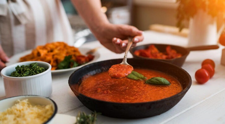 Ужин по-итальянски: гениально простой рецепт соуса для пасты всего из 3 ингредиентов