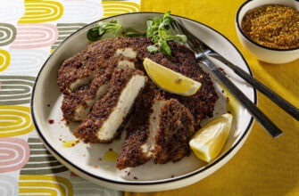 Венский шницель из курицы в панировке из бородинского хлеба, пошаговый рецепт с фото