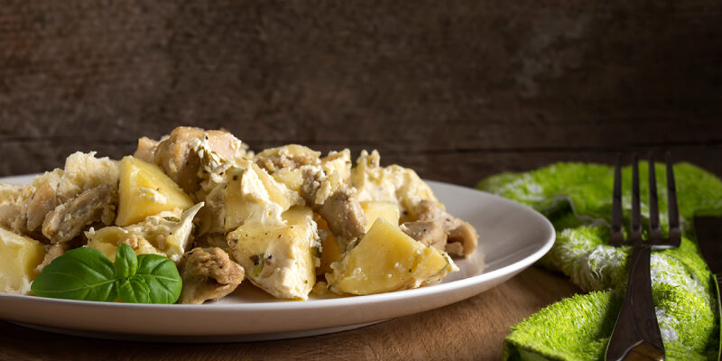 Курица с картошкой, чесноком и сыром для всей семьи, пошаговый рецепт с фото на 871 ккал