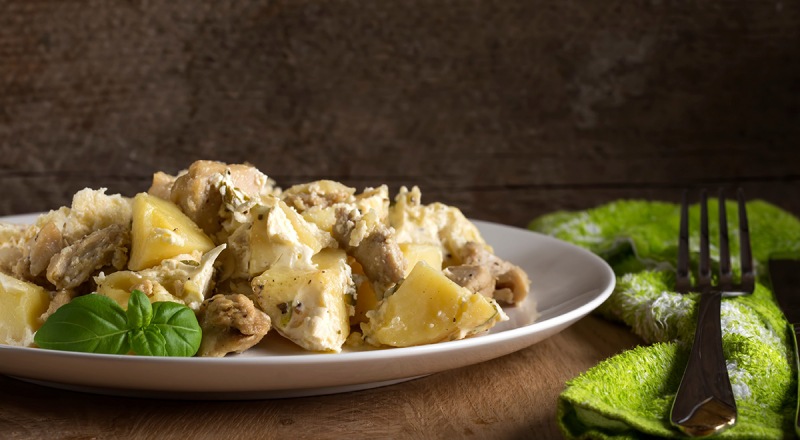 Курица с картофелем, чесноком и сыром для всей семьи, пошаговый рецепт с фото на 871 ккал