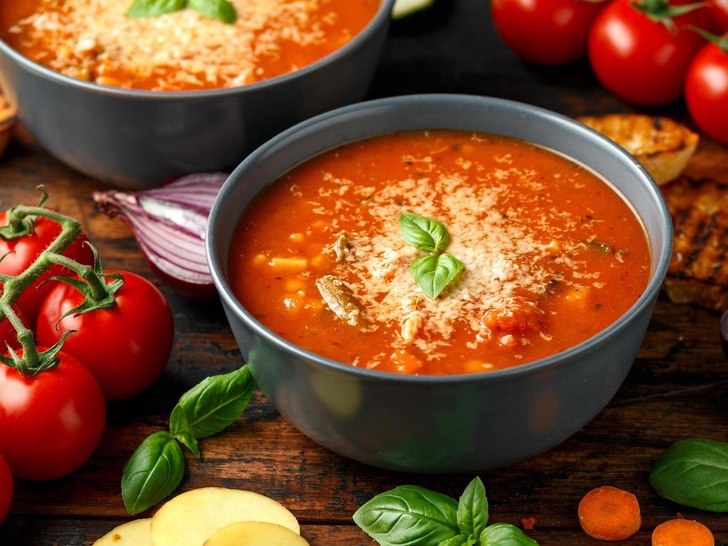Итальянский обед за 30 минут: как приготовить суп минестроне, который любят во всем мире