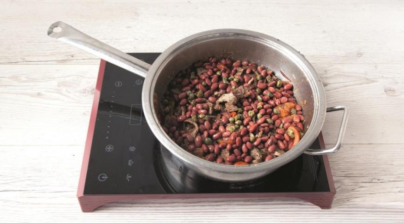 Тушеная говядина с фасолью, пошаговый рецепт с фото на 574 ккал