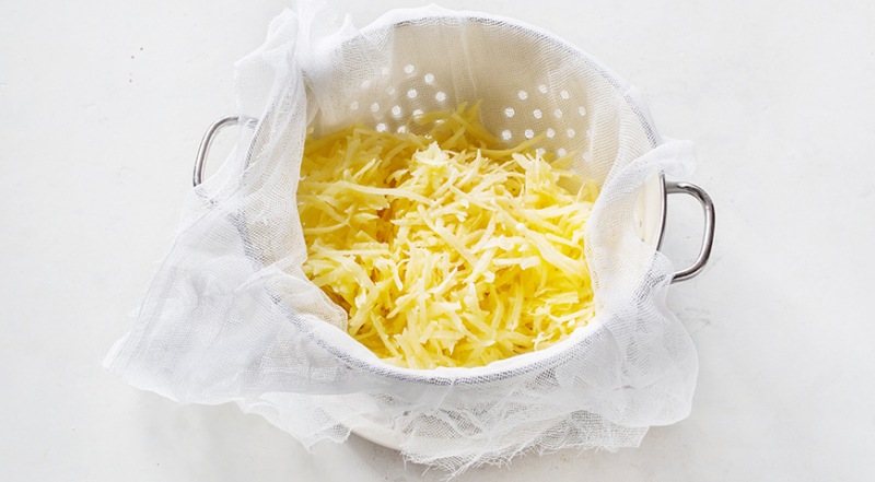 Драники фаршированные сыром, пошаговый рецепт с фото на 430 ккал