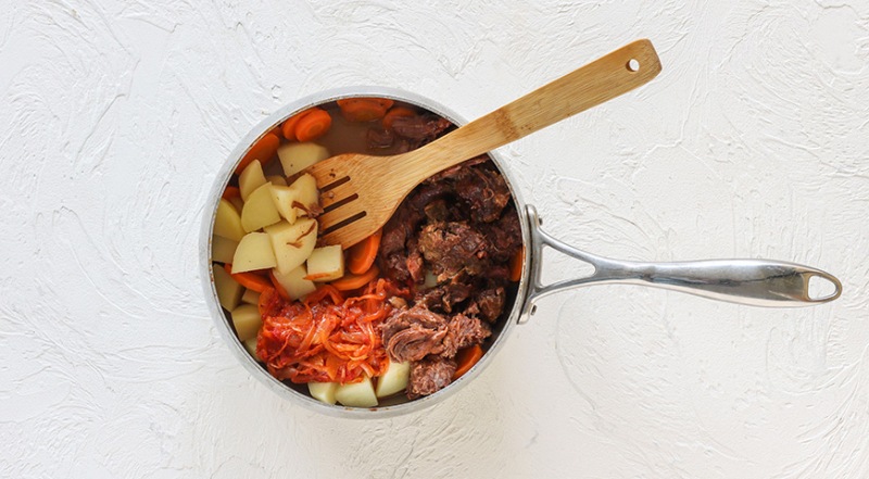 Картошка с рагу и томатной пастой, пошаговый рецепт с фото на 515 ккал