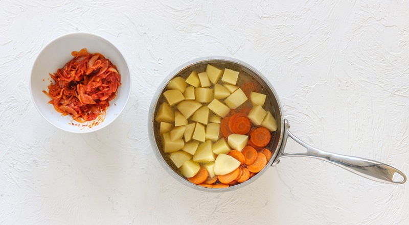 Картошка с рагу и томатной пастой, пошаговый рецепт с фото на 515 ккал