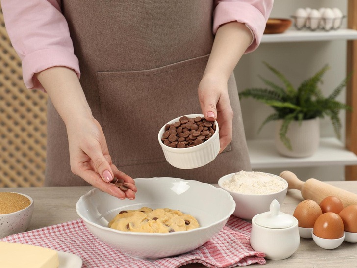 Справятся даже дети: самый простой рецепт овсяного печенья с шоколадом
