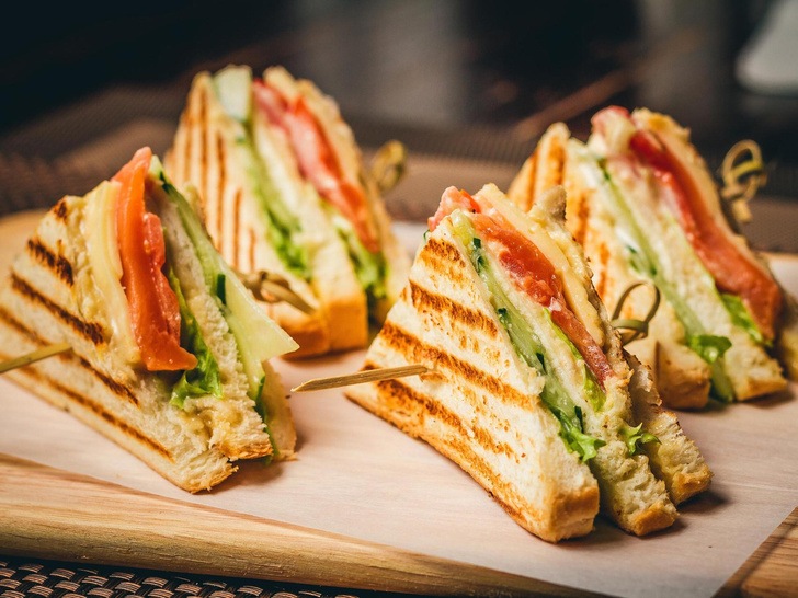 Сытный клубный сэндвич: идеальный 15-минутный завтрак, который придаст вам энергии