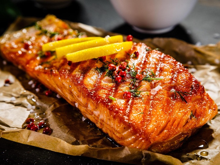 Маринованный лосось с соусом чили: быстрый ужин за 10 минут, который понравится вашей семье