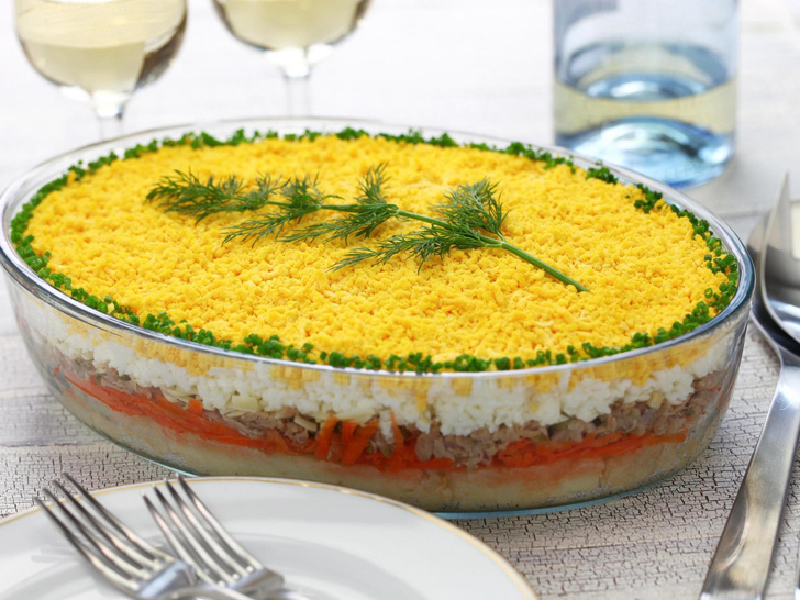 Новогодняя классика: идеальный рецепт салата «Мимоза» от гуру кулинарии