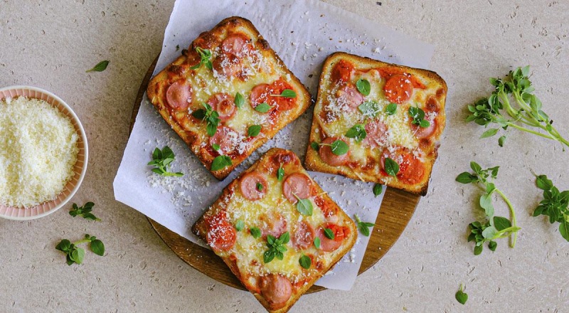 Пицца тост с сосисками, пошаговый рецепт с фото