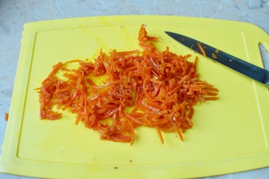 Салат с копченой грудкой и корейской морковью